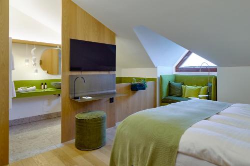 room detail thumbnail 1