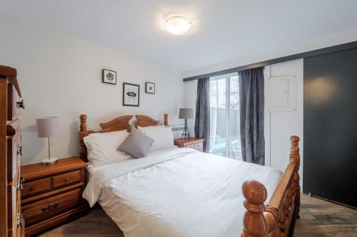 Chez Sarah: Montreal themed cozy loft