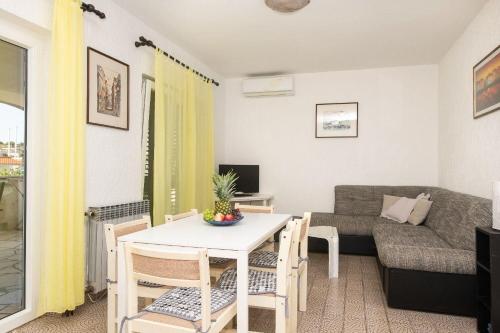 Apartments Matija - 30m from sea - image 6
