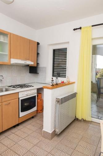 Apartments Matija - 30m from sea - image 3