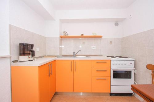 Apartments Žana - close to beach - image 2
