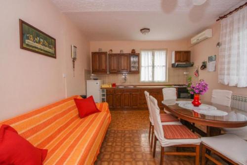 Apartments Žana - close to beach - image 10