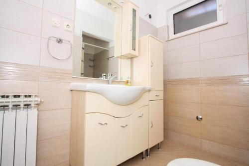 Apartments Žana - close to beach - image 12