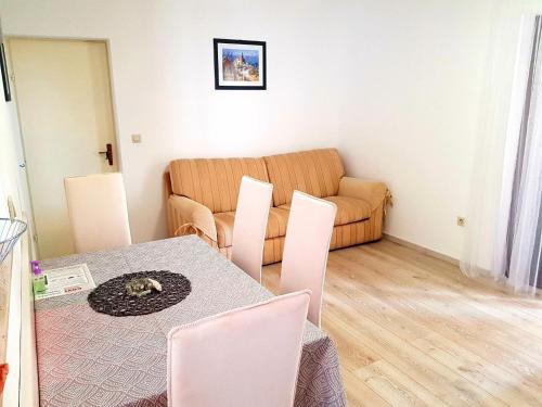 3 bedrooms, 5 beds
