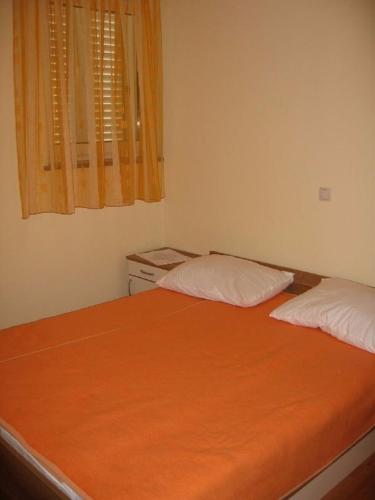2 bedrooms, 3 beds