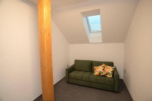 2 bedrooms, 3 beds