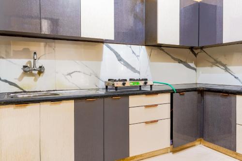 Konyha, Usha Residency near Maharaja Banaras Vidya Mandir Museum