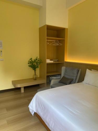 Double Room with Terrace image 7