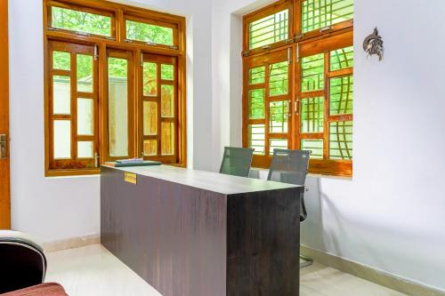 Előcsarnok, Usha Residency near Maharaja Banaras Vidya Mandir Museum