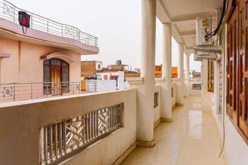 Erkély/terasz, Usha Residency near Maharaja Banaras Vidya Mandir Museum