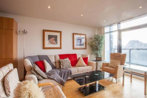 Apartment with river view next to hydro, Glasgow (Foto 3)
