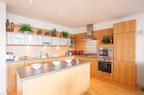 Apartment with river view next to hydro, Glasgow (Foto 5)