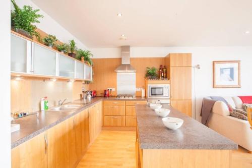 Apartment with river view next to hydro, Glasgow (Foto 6)