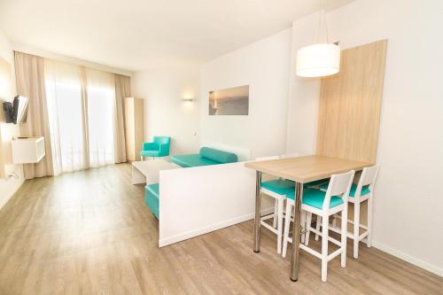 Eix Lagotel Holiday Resort - image 10