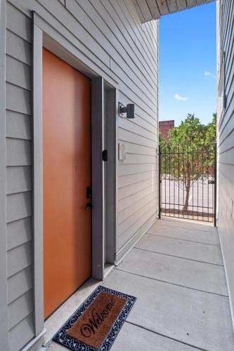 Stay In The Heart of NULU with Free Parking in Louisville, USA
