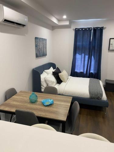 Le Mile End by M11 - Upscale Comfy Studio, Montreal