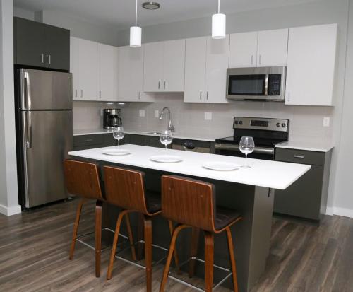 Luxury Apartment with Gym, Steps From Commuter Rail #2009 in Reading, USA