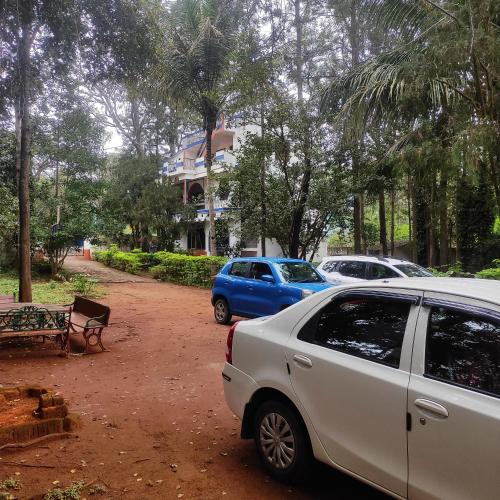 Woodside Resort and Cafe – Yelagiri, MO