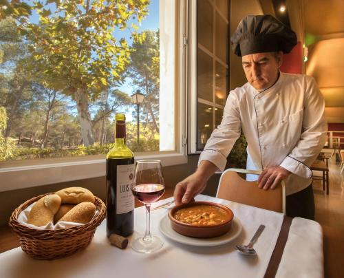 餐廳, Balneario de Cofrentes in 科弗倫泰斯