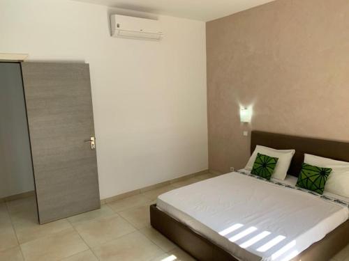 Spacious, luxurious and bright 3 bedrooms house with swimming pool