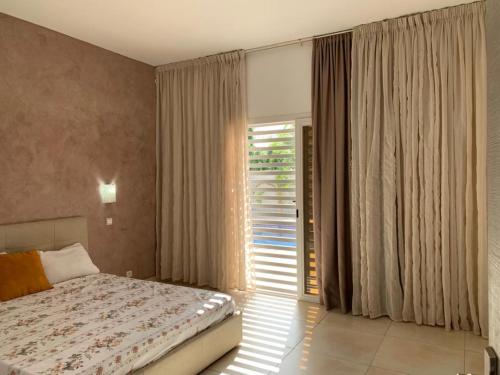 Spacious, luxurious and bright 3 bedrooms house with swimming pool