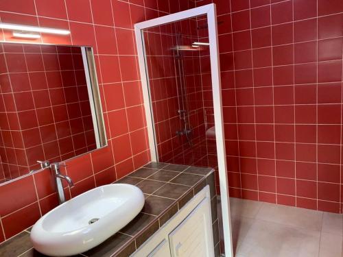 Spacious, luxurious and bright 3 bedrooms house with swimming pool