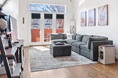 Stay In The Heart of NULU with Free Parking in Louisville, USA