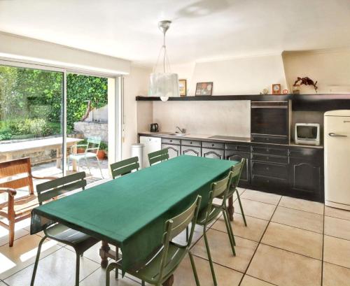Kitchen, Maison pittoresque a Camaret sur Mer avec vue sur mer in Camaret-sur-Mer