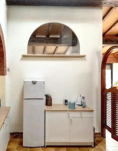 virtuve, Maison elegante a Villalier avec Jacuzzi in Saissac
