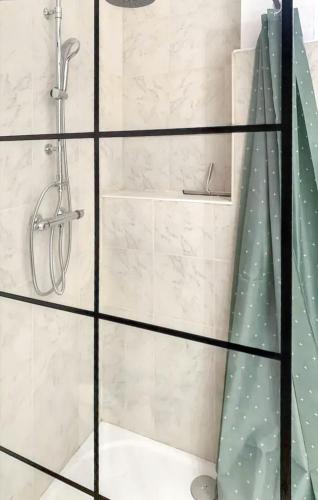 Vannas istaba, Maison elegante a Villalier avec Jacuzzi in Saissac