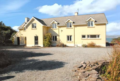 Viesnīcas āriene, Spacious house with sea and mountain views, Co. Kerry in Kilnanare