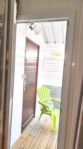 Bungalow charmant a Bouillante avec terrasse privee in Bouillante