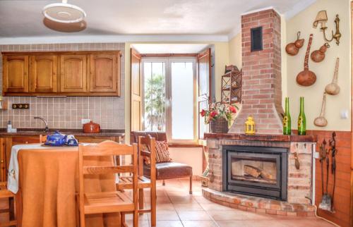 House with 4 bedrooms in Porto de Mos with wonderful lake view shared pool furnished garden 30 km from the beach - image 10