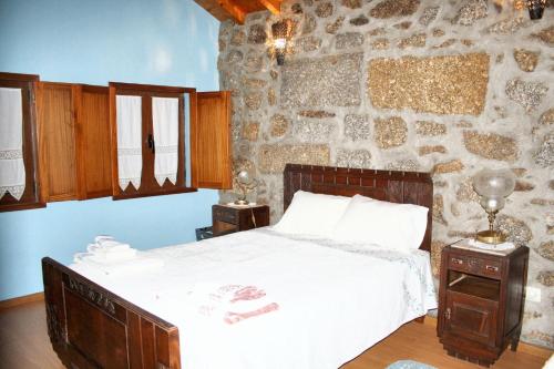 House with 4 bedrooms in Nogueira with furnished terrace and WiFi - image 8