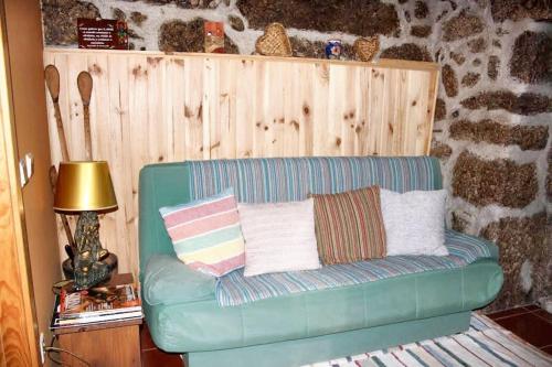 House with 4 bedrooms in Nogueira with furnished terrace and WiFi - image 13