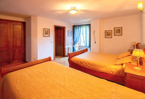 House with 4 bedrooms in Porto de Mos with wonderful lake view shared pool furnished garden 30 km from the beach - image 7