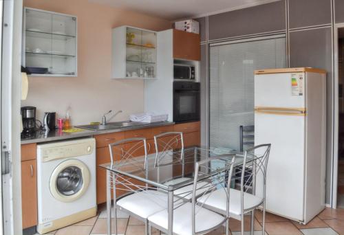 кухня, Appartement confort au Diamant 25 m² terrasse in Le Diamant