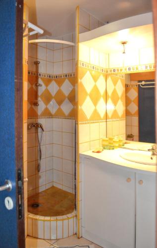 Ванна кімната, Appartement confort au Diamant 25 m² terrasse in Le Diamant