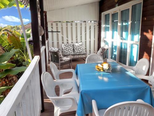 Balcony/terrace, Bungalow accueillant a Bouillante avec climatisation et terrasse in Bouillante
