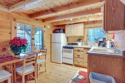 Quiet Cabin on 5 Acres Less Than 2 Mi to Chain O Lakes in Eagle River, USA