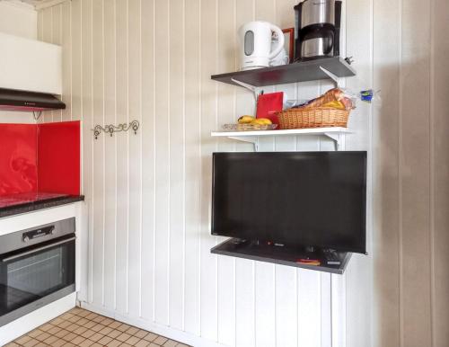 Kitchen, Bungalow charmant a Bouillante avec terrasse et barbecue in Pointe-Noire