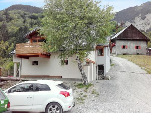 Studio in Saint Jean d'Arves with wonderful mountain view furnished garden and WiFi 6 km from the slopes - image 2