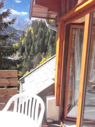 Studio in Saint Jean d'Arves with wonderful mountain view furnished garden and WiFi 6 km from the slopes - image 5