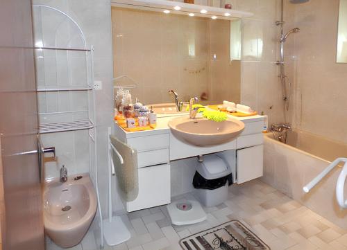 Apartment with 3 bedrooms in Toulonjac with enclosed garden and WiFi 60 km from the beach - image 7