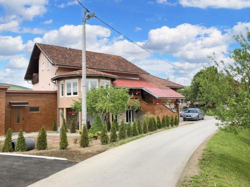 Apartment with one bedroom in Rakovica with wonderful mountain view shared pool enclosed garden 15 km from the slopes