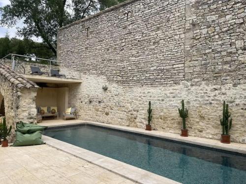 Villa spacieuse près d'Arpaillargues, 400 m², piscine privée gîte à louer Arpaillargues et Aureilhac
