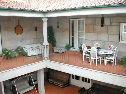 Comfortable house with mountain view and shared pool in Guimaraes City Center