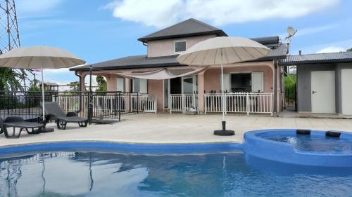 Villa enchanteresse à Saint-Benoît avec piscine privée - Location, gîte - Saint-Benoît