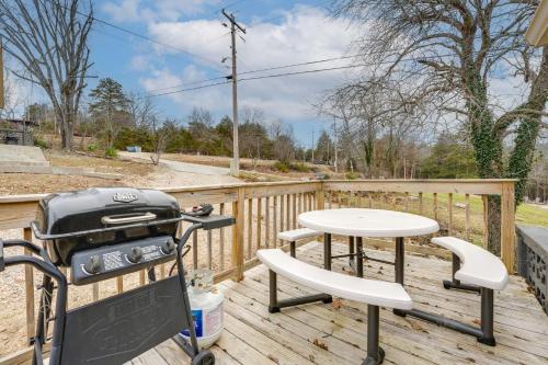 Hike, Boat, Fish and More Table Rock Lake Cottage detail