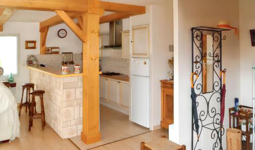 廚房, Maison chaleureuse à Nages avec vue sur lac et montagne (Maison chaleureuse a Nages avec vue sur lac et montagne) in 納博訥